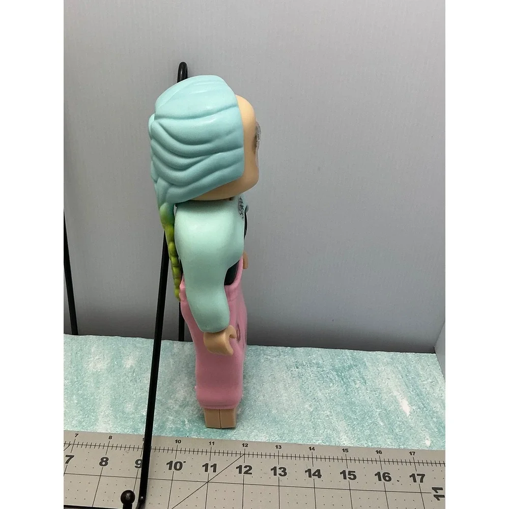 Roblox Celebrity Series Mystery Figure Pink Mint Green Winking Girl 7 Inch Toy